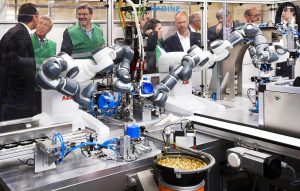 Samenwerking tussen drie robots © Piroschka van de Wouw / ANP